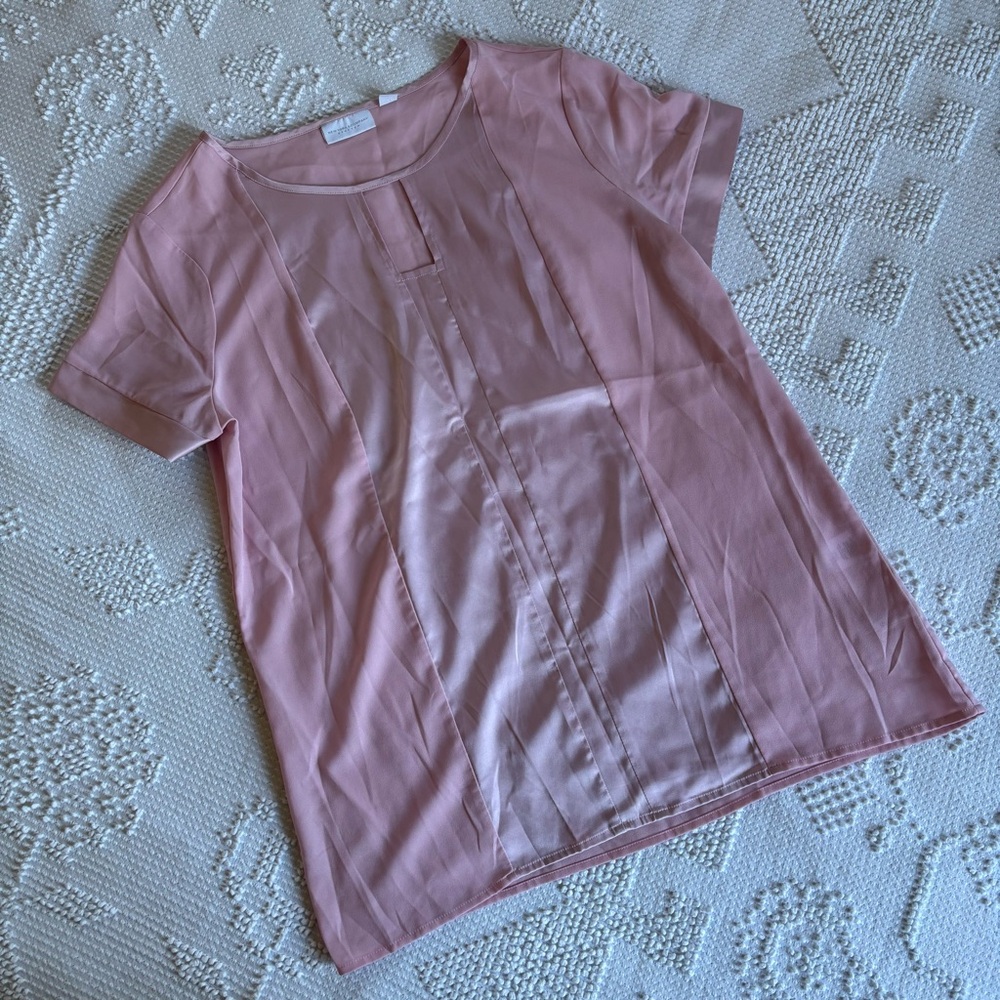 New York and Company stretch women’s size medium‎ pink satin short sleeve blouse